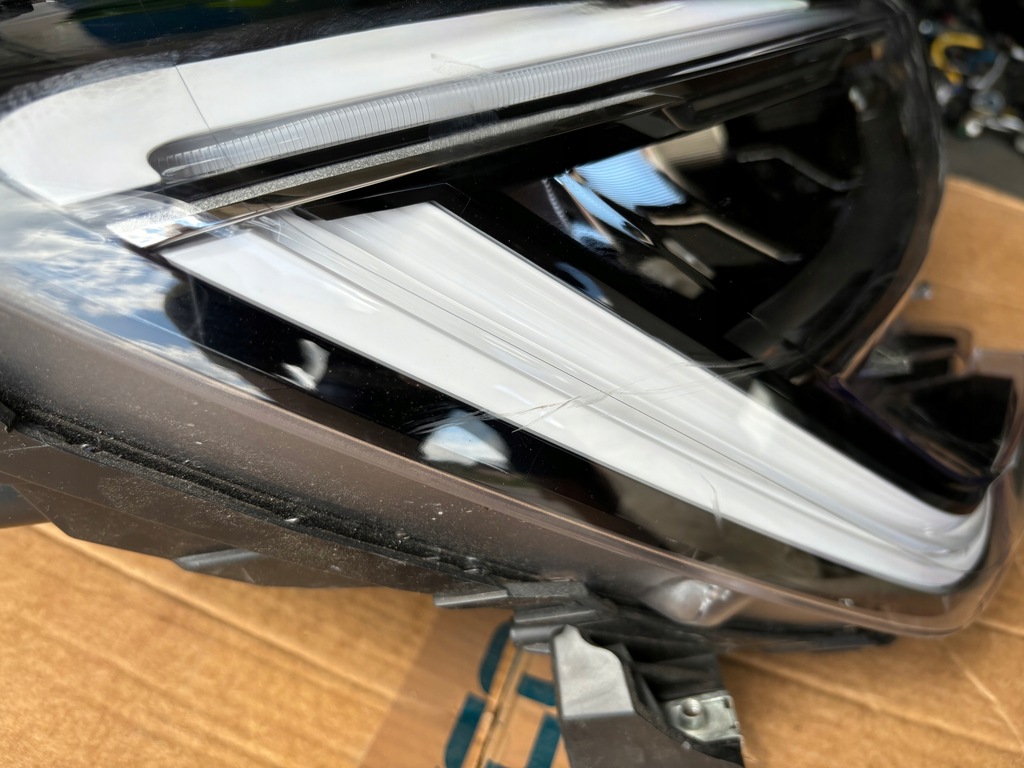 фото №4, Лампа передняя правая led renault arkana 260107780