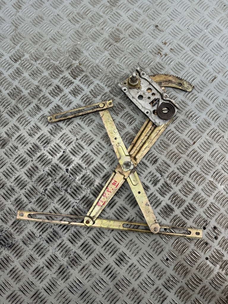 фото №1, Mitsubishi pajero i подъемник стекло правый перед