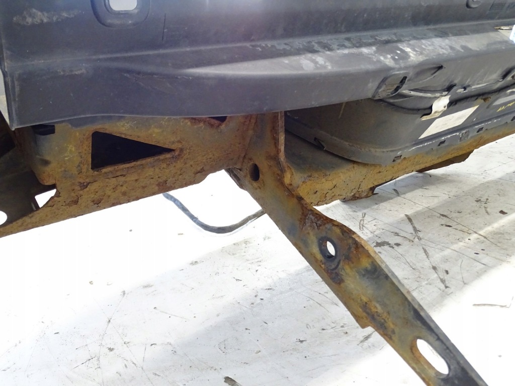 Бампер задний задний фаркоп  балка vw amarok 1 2h двойной кабина 2016 Доставка