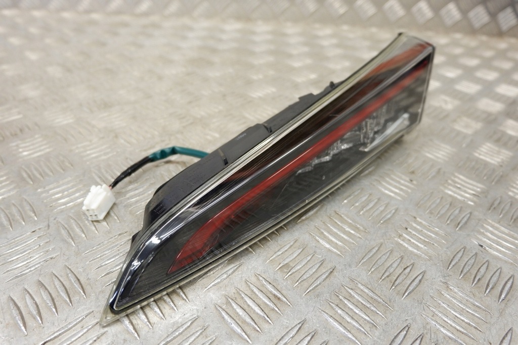 фото №9, Правая лампа крышки багажника toyota corolla хэтчбек _e21_ 8158102b90