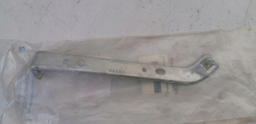 фото №1, Ford mustang vi 15+ кронштейн крила правий