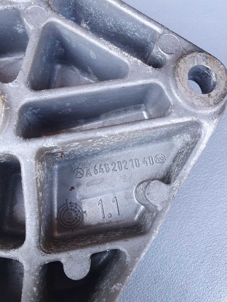 Кронштейн генератора mercedes a-klasa в Украине