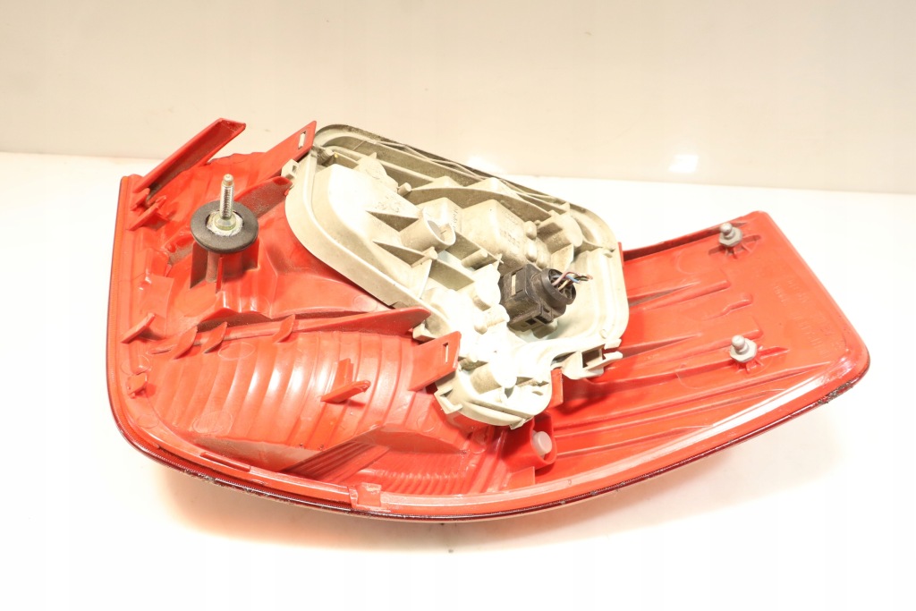 фото №4, Лампа правая задняя audi a3 8p hb