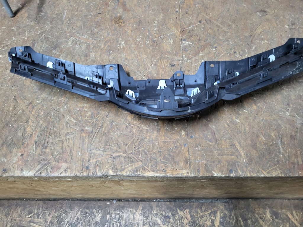 фото №8, Toyota yaris iii 3 lift 14-17r hybrid решётка радиатора решётка радиатора передняя перед