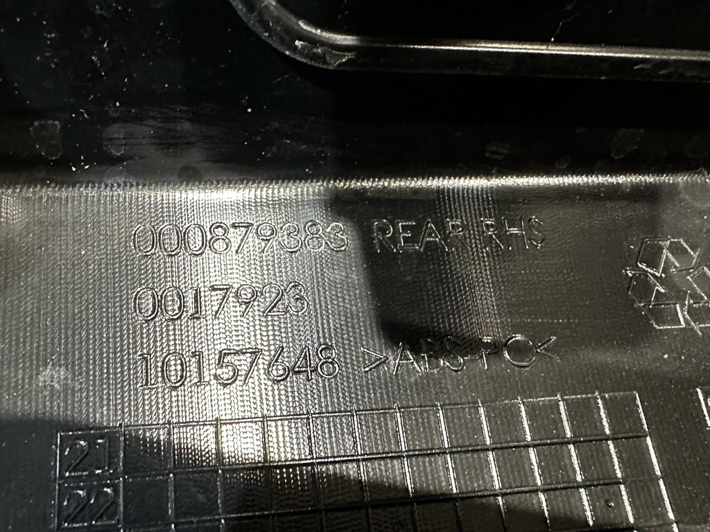 фото №7, Ferrari purosangue накладка молдинг панель дверь задняя rh 879383