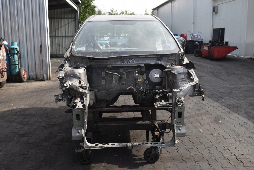 Четвертина крило лівий правий задній лонжерон стовпчик  поріг 4v8 toyota auris 2 Оригінал