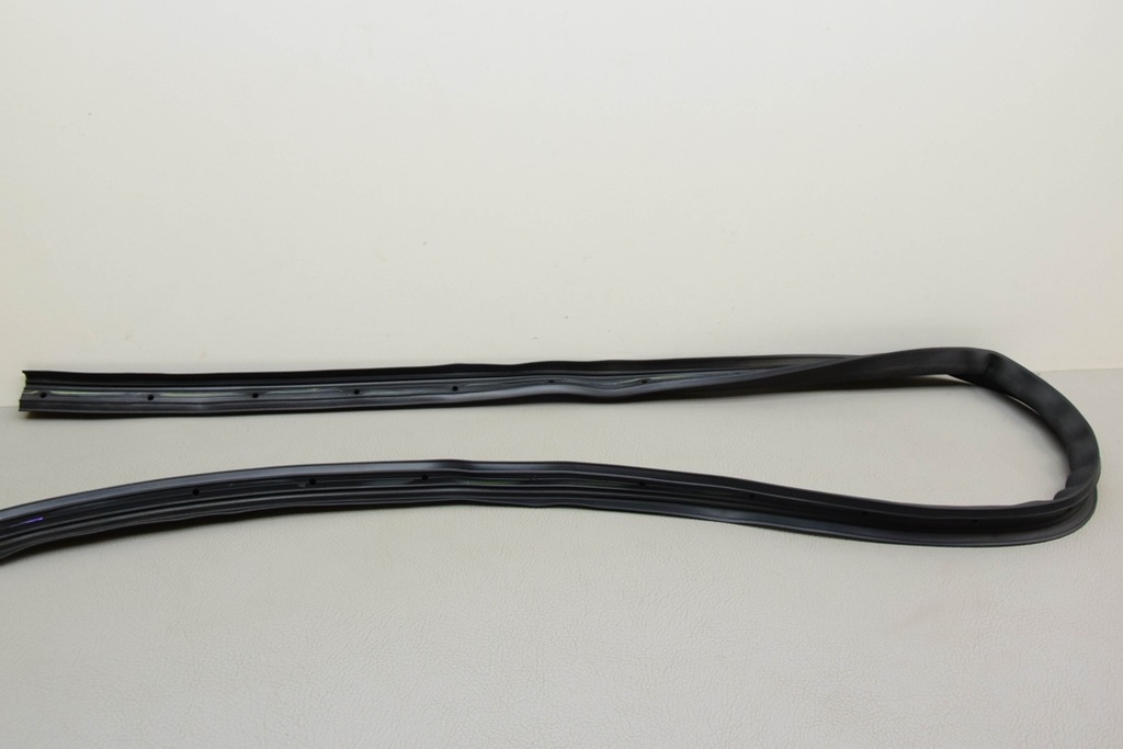 фото №7, Прокладка передний правых дверь audi q5 fy 80a833177 2.0l бензиновый 183kw