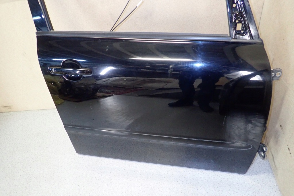 фото №9, Toyota avensis verso 01-09 дверь перед правое 202