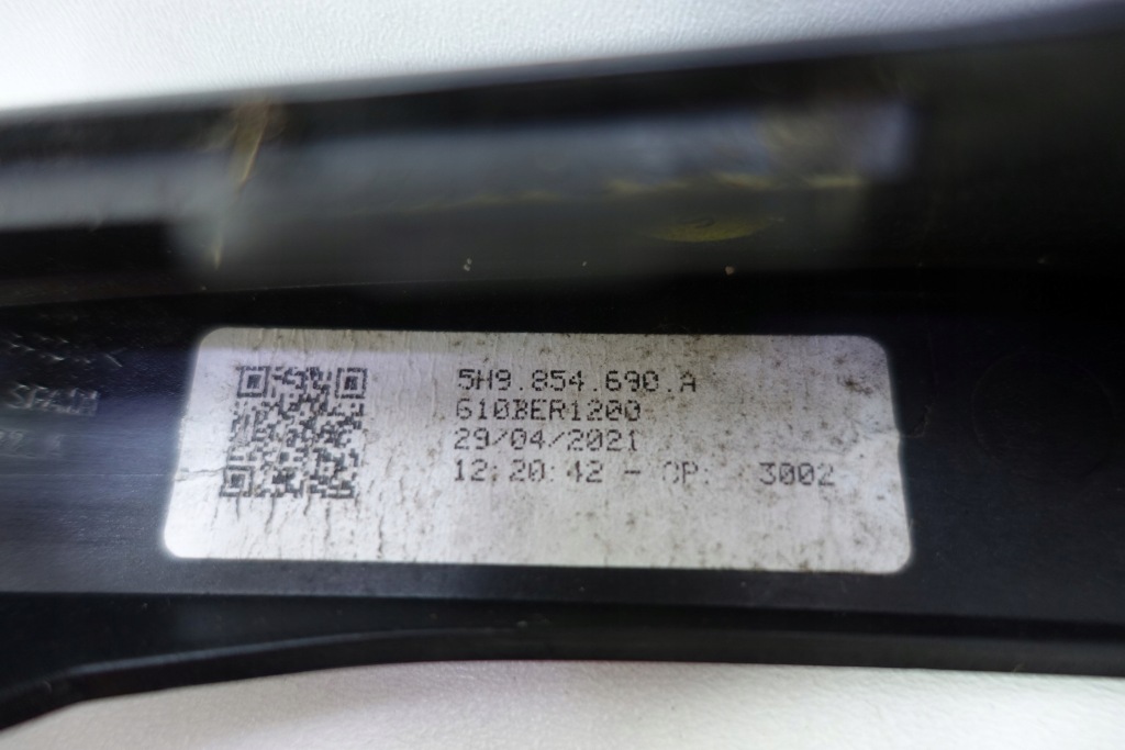 фото №7, Молдинг спойлер правый vw golf viii 8 r r-lin kombi