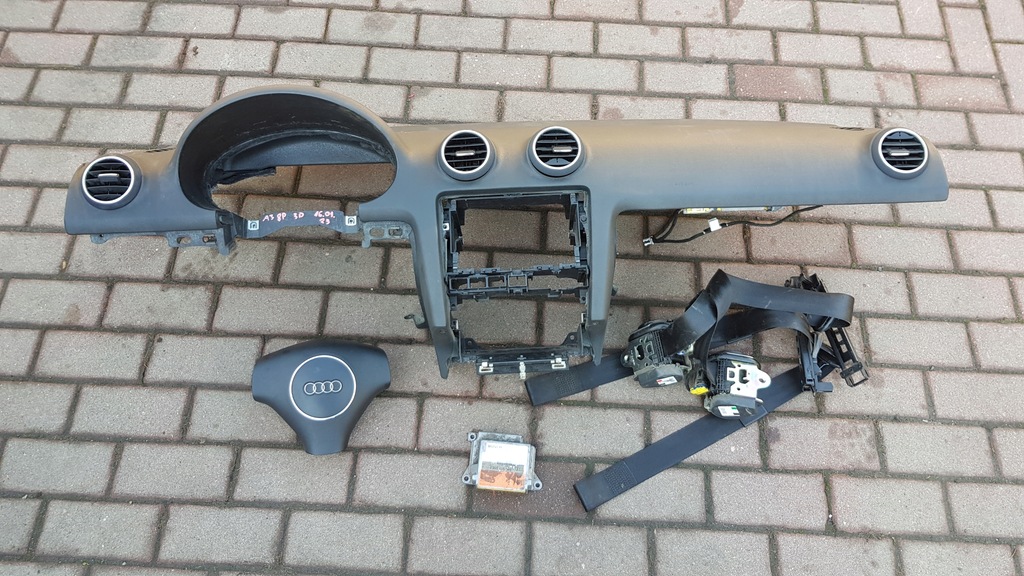 фото №1, Панель приладів приладова панель панель приладів audi a3 8p 3d