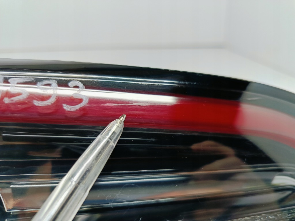 Купити Tesla model y 20- 3 рестайлінг  22-фара кришки багажника ліва задній led 1077403-00-c