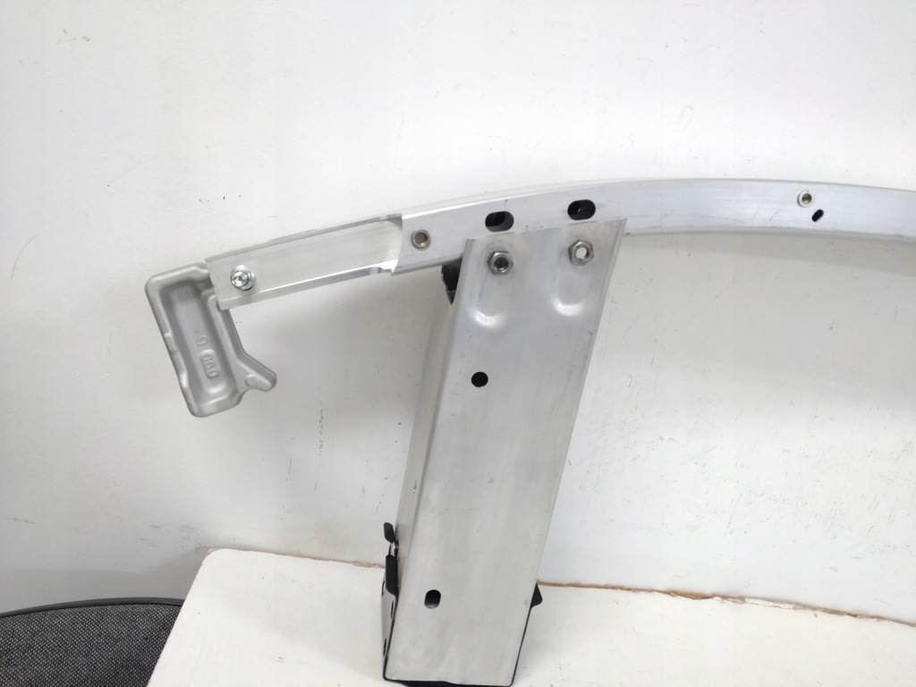 Правый кронштейн зона деформации балка бампера отбойник tesla y 20- 1487462-00-a с Разборки