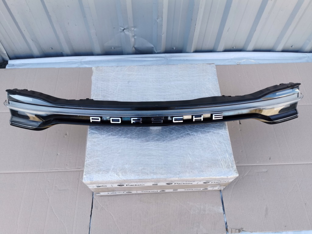 Купити Porsche macan 95b gts рестайлінг  18- фара задня накладка кришки led 95b945208f