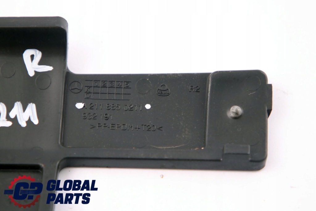 Mercedes w211 направляющая бампера правый a2118850211 Цена