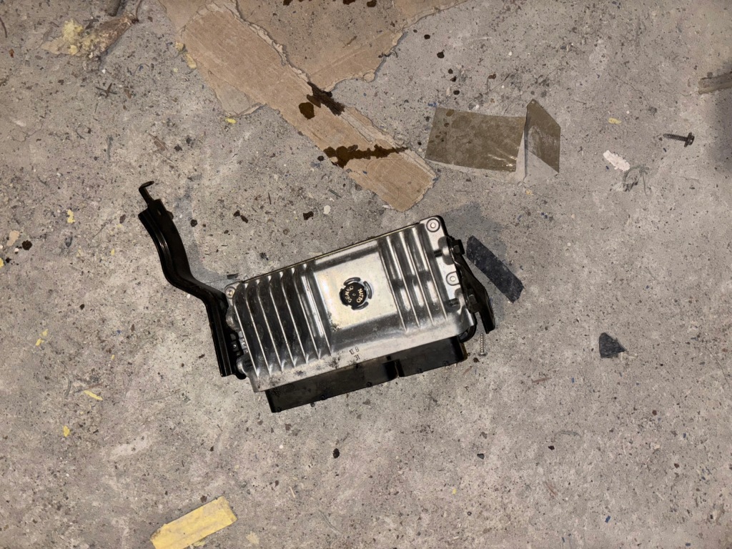 фото №1, Lexus rx iv 450h 2015+ 3.5 блок управления двигателя ecu 89661-48u70