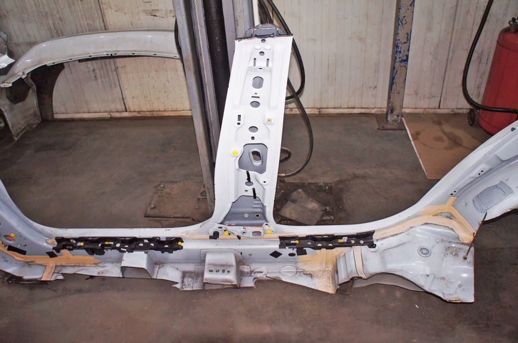 Ux316 ford focus mk4 поріг стовпчик  b правий середній в Україні