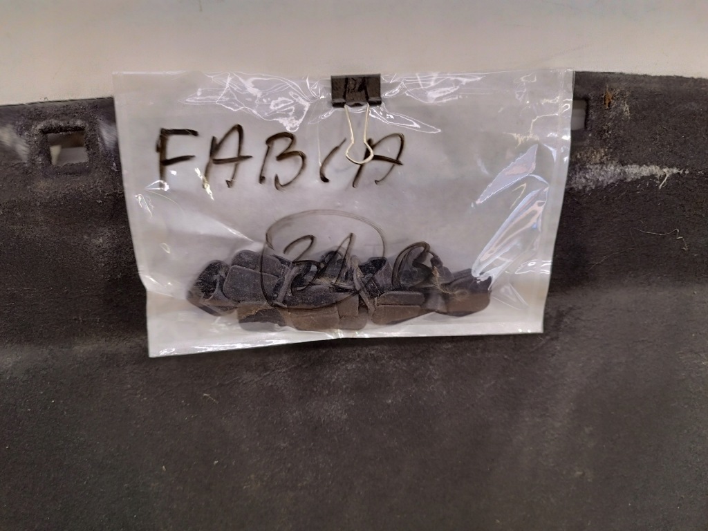 фото №8, Шумоизоляция капот + клипсы skoda fabia ii 2007-2014 оригинальные