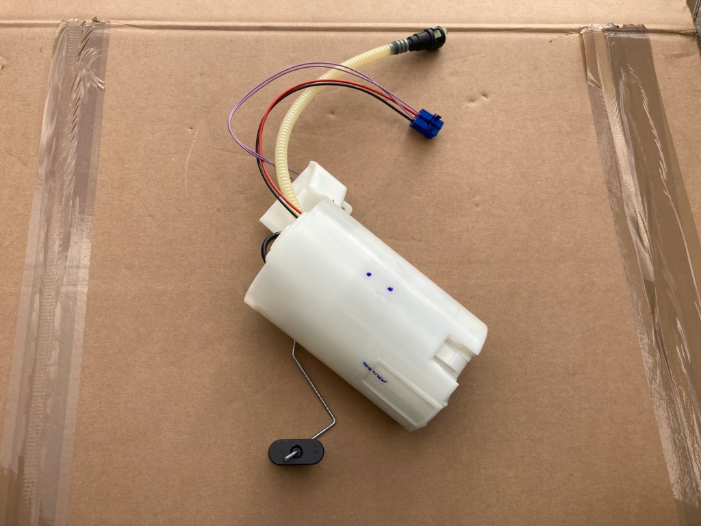 фото №1, Bmw z4 e85 - насос топлива 6767720, nowa