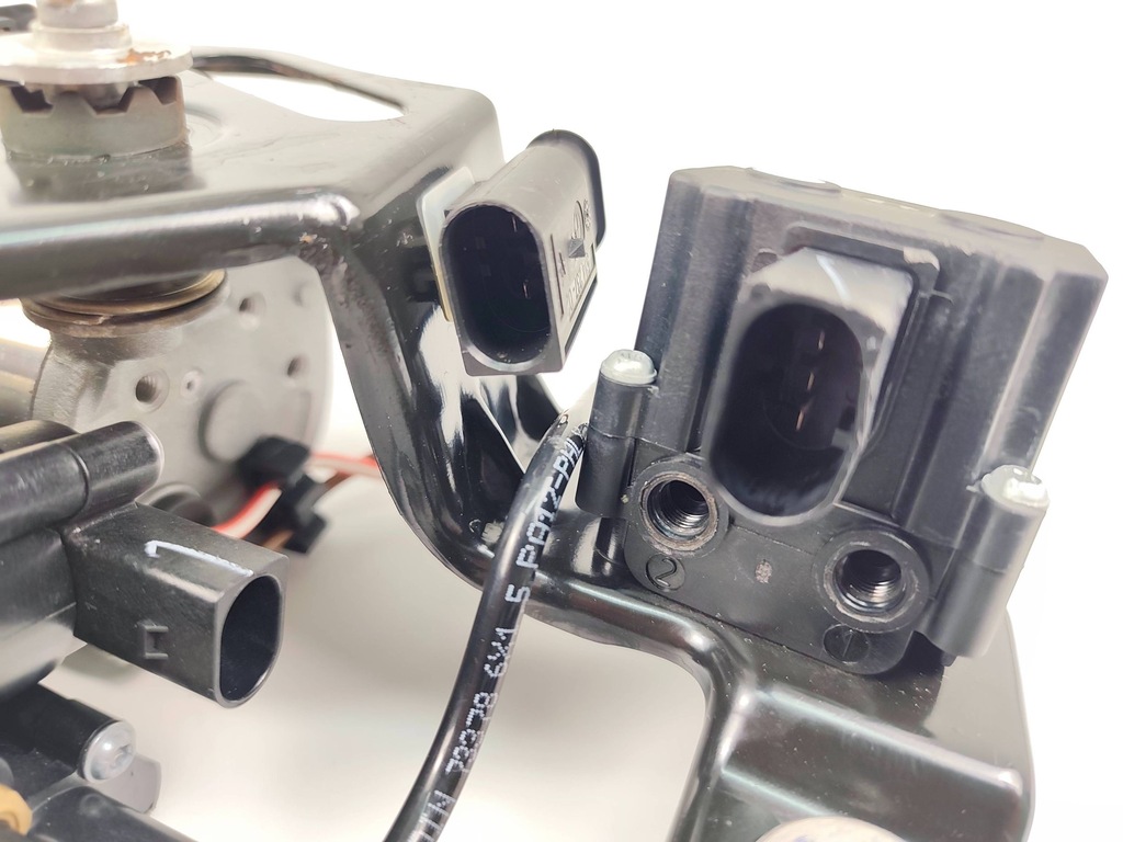 фото №8, Компрессор насос компрессор подвеска bmw f16 x5 f15 f85 f86 6875177