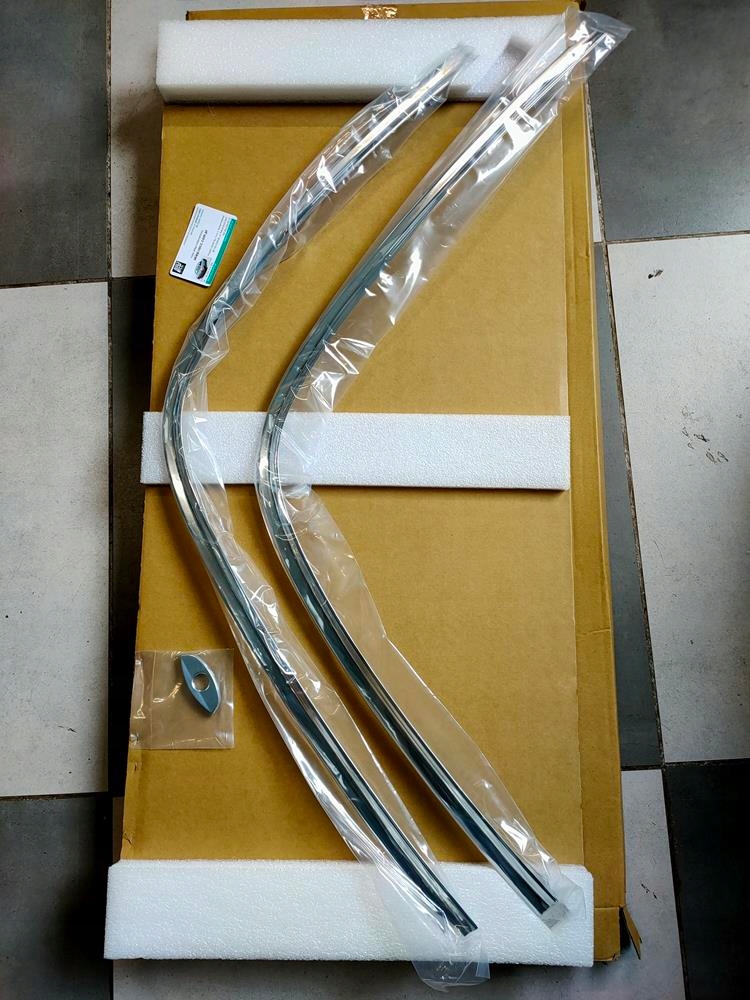 Купити Накладка хром кришки softtopu mercedes 107 nowa