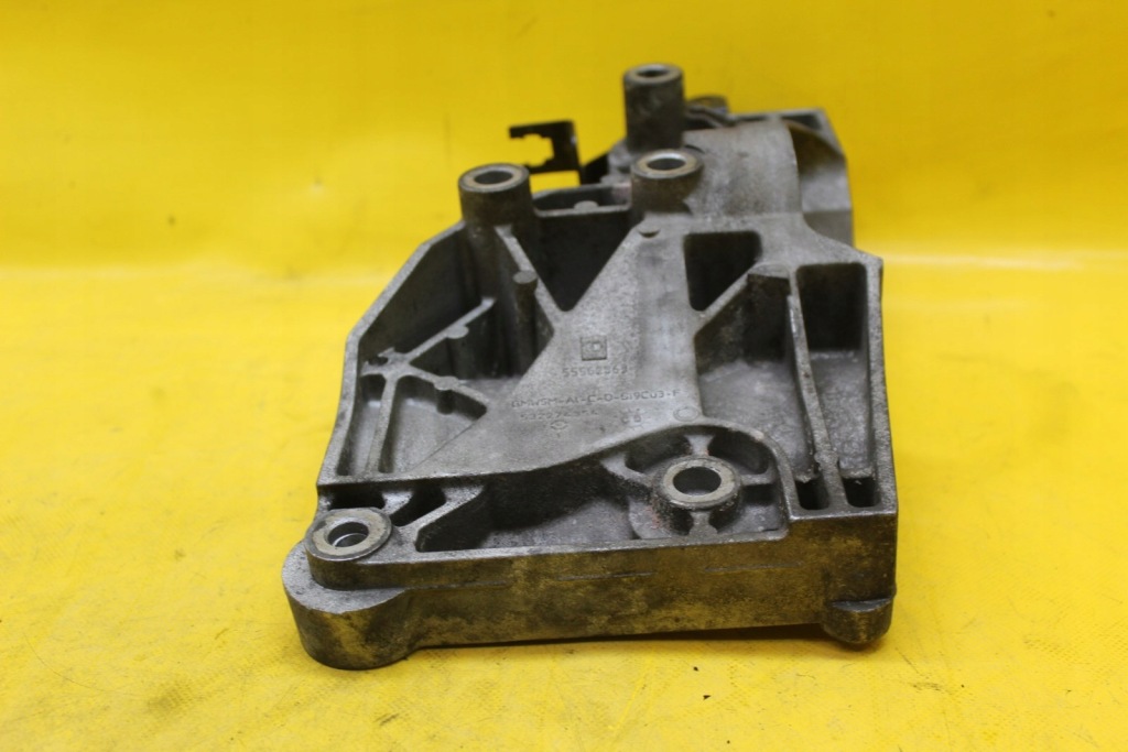 Кронштейн генератора insignia 2.0 cdti 55562369 в Украине