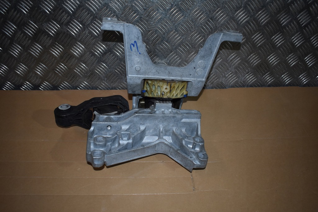 фото №1, Idealna кронштейн подушка двигателя mercedes x247 w177 1