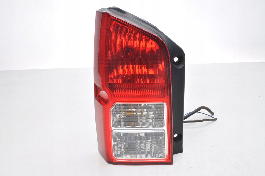 фото №1, Nissan pathfinder iii r51 лампа левая задняя 220-16550