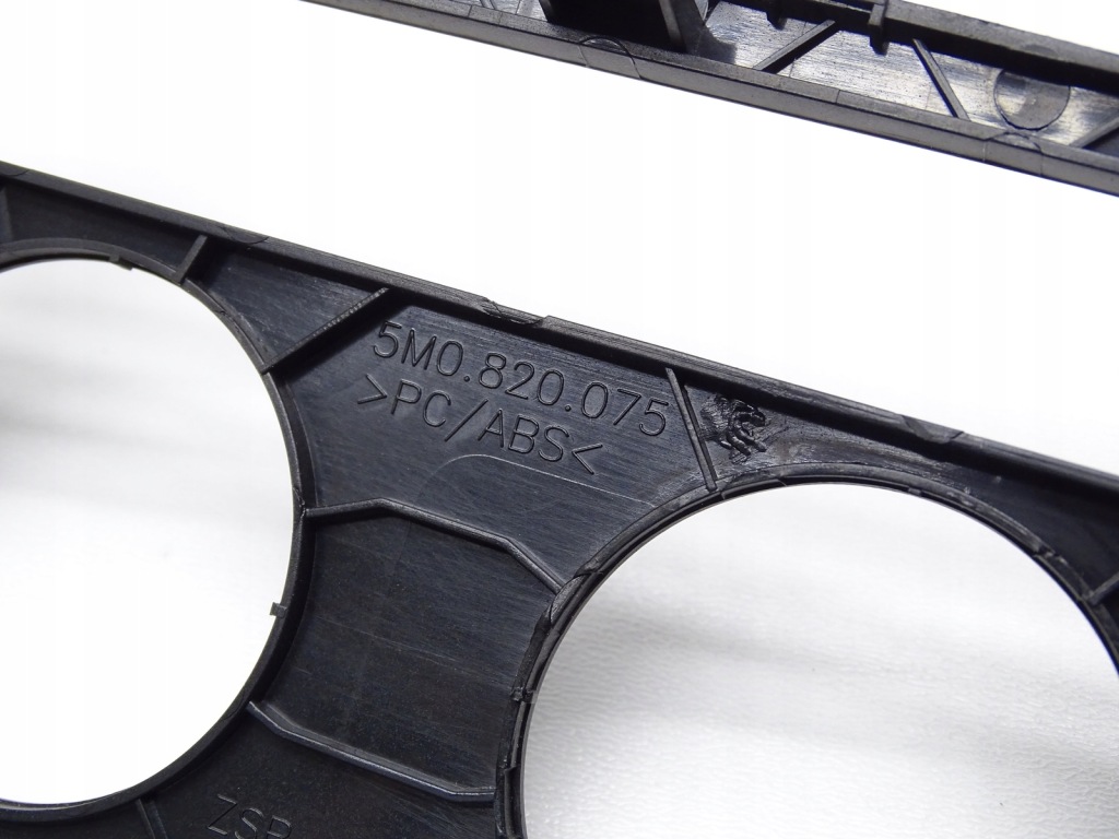 фото №7, Бардачок рамка туннель панели средний vw tiguan 5n golf v 5m0819422