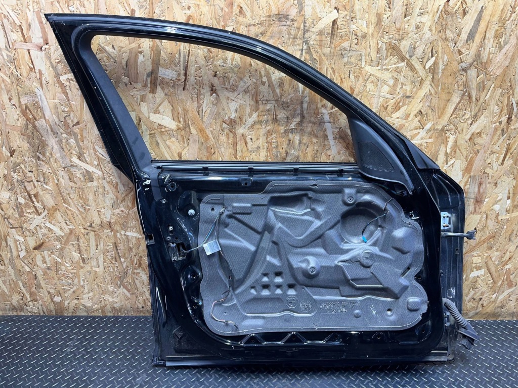 Bmw 1 e81 e87 2011 перед сторона ліва двері передні 668 schwarz 2 Недорого