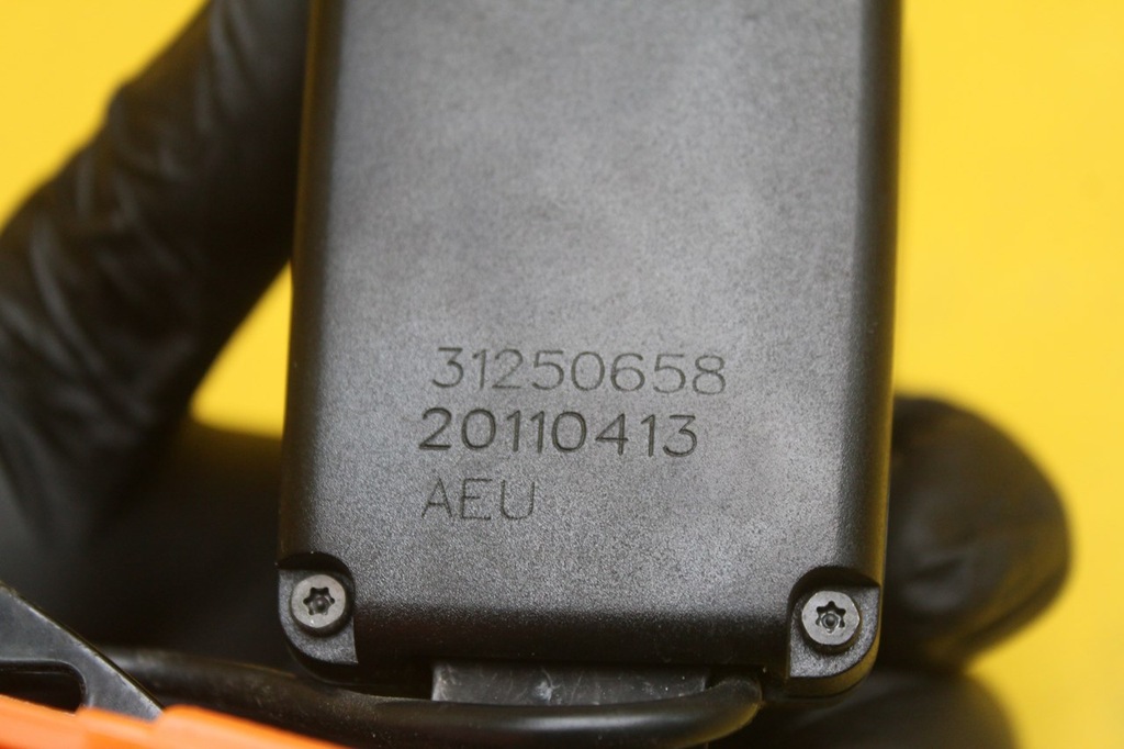 фото №10, Клипса ремней левый задняя volvo v60 s60 ii 31250658