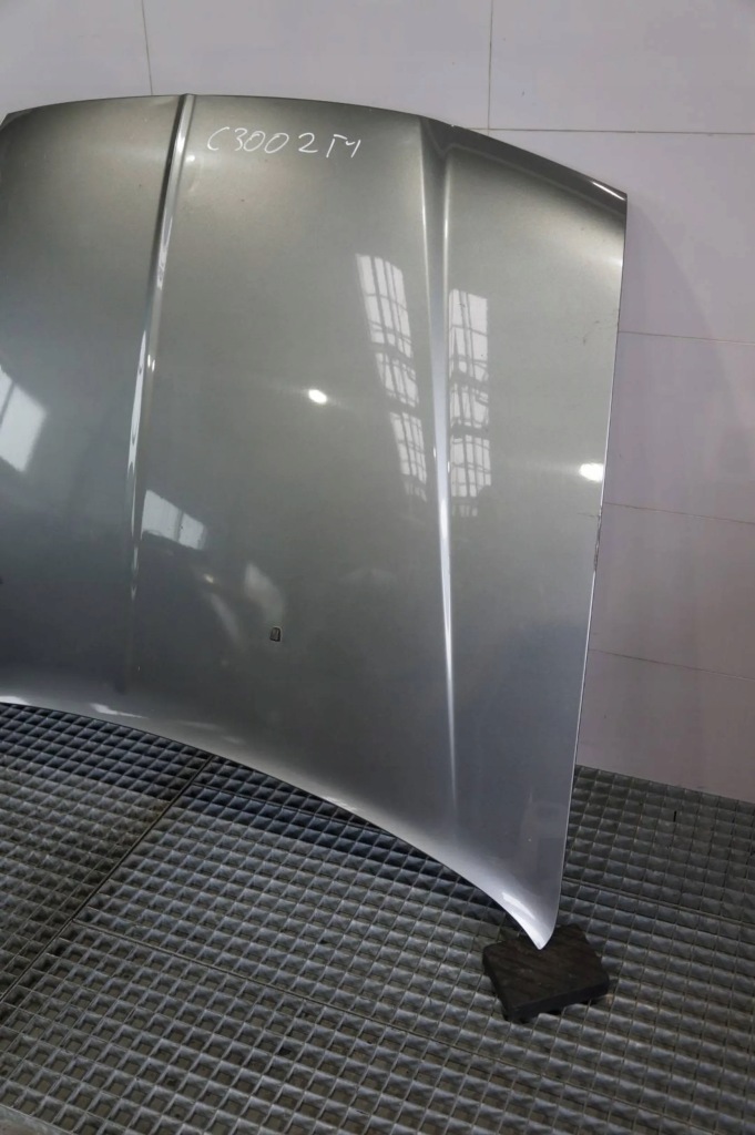 Капот крышка двигателя chrysler 300c Недорого