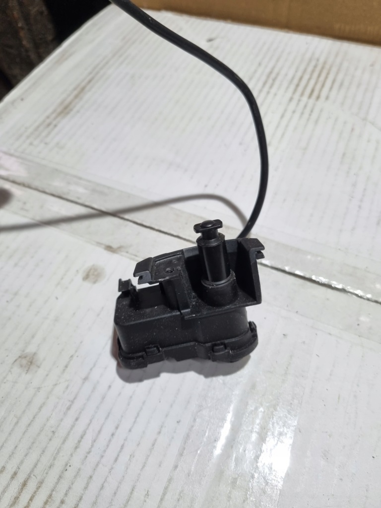 фото №8, Volkswagen golf vii 2014 амортизатори кришка заливної пального 5c6810773h