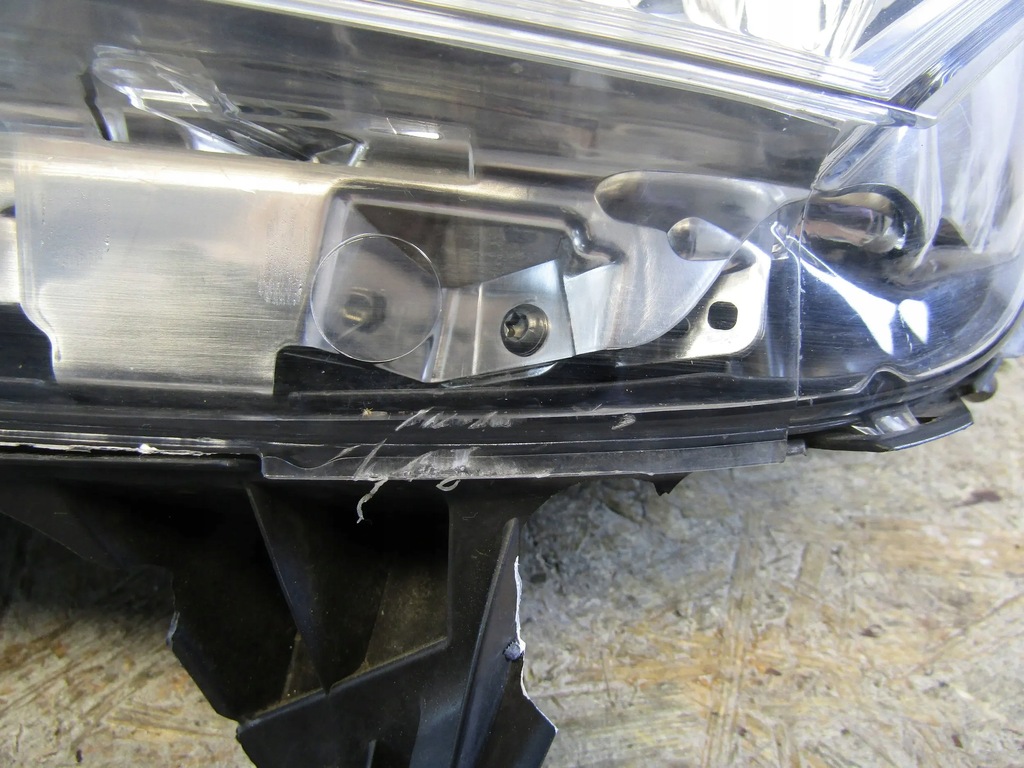 фото №10, Ford transit connect лампа левая перед 15r-- ft11-13w030-aa