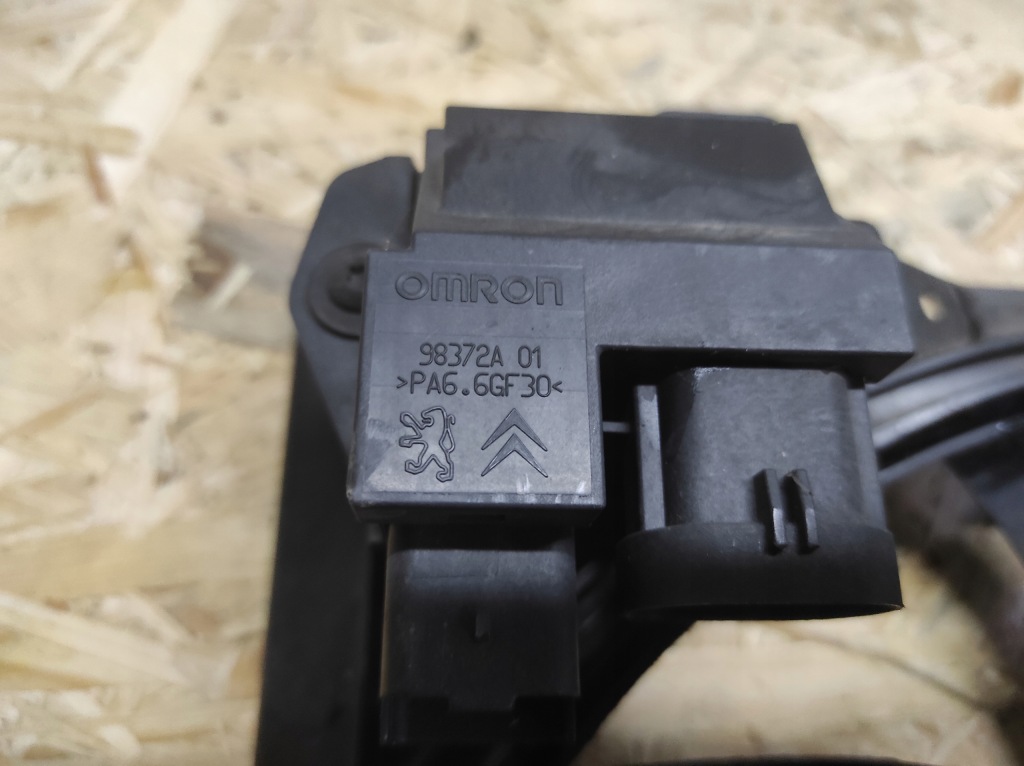 Peugeot оригинальный номер 98372a01 резистор радиатора вентилятора с Разборки