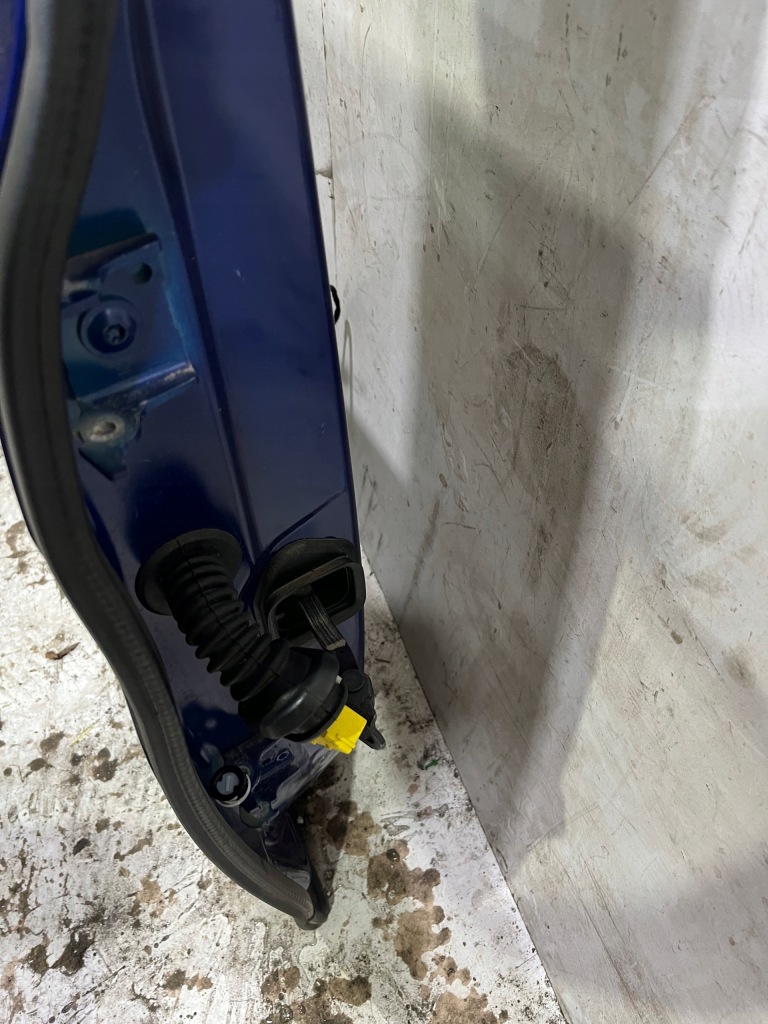 Peugeot 308 t9 sw универсал коплектная  дверь правая  задний правое задние eegd Цена