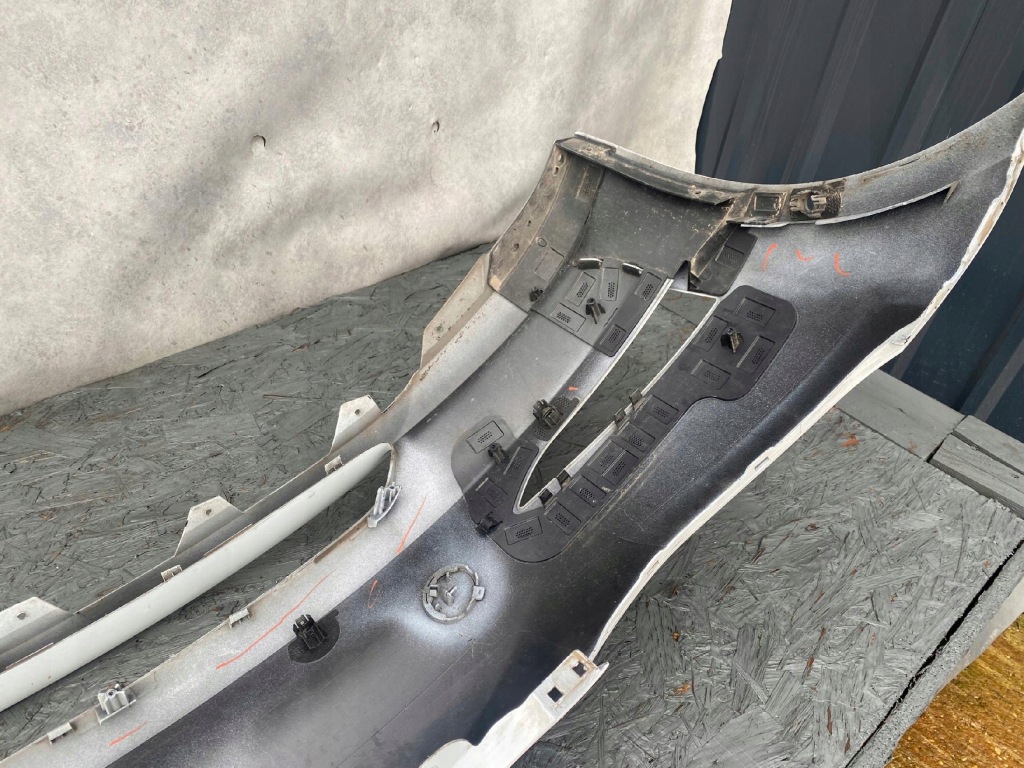 Tesla model 3 бампер перед передній 1084168-s0-e Зі Шроту