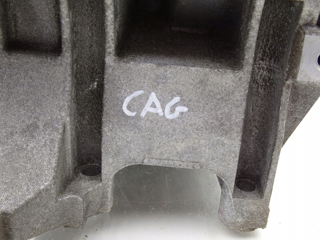 фото №8, Кронштейн основа генератора seat exeo 3r 2.0 tdi cag