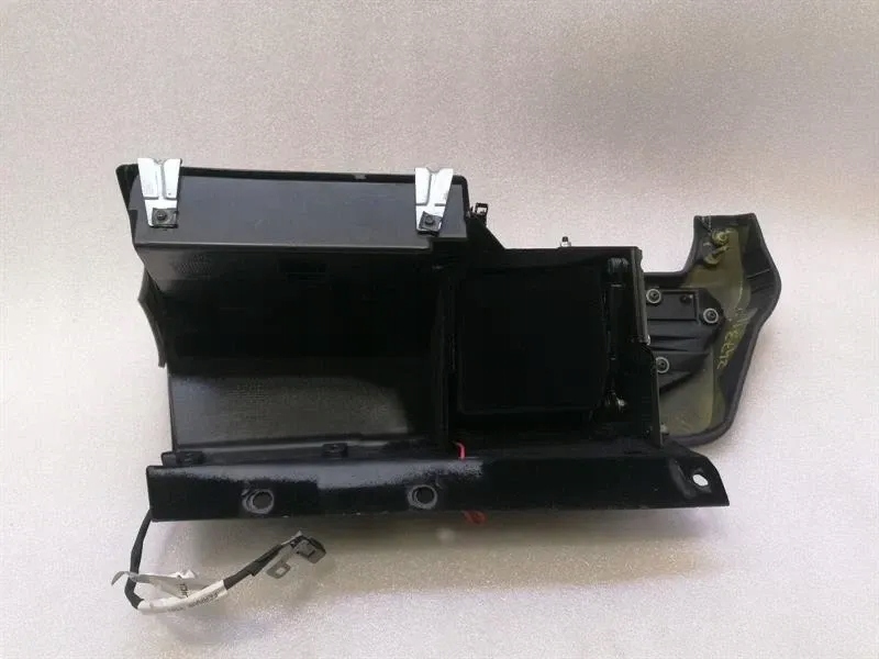 Купити Бардачок шкіряний ferrari 458 f142 spider 82875000 повітропровід права права