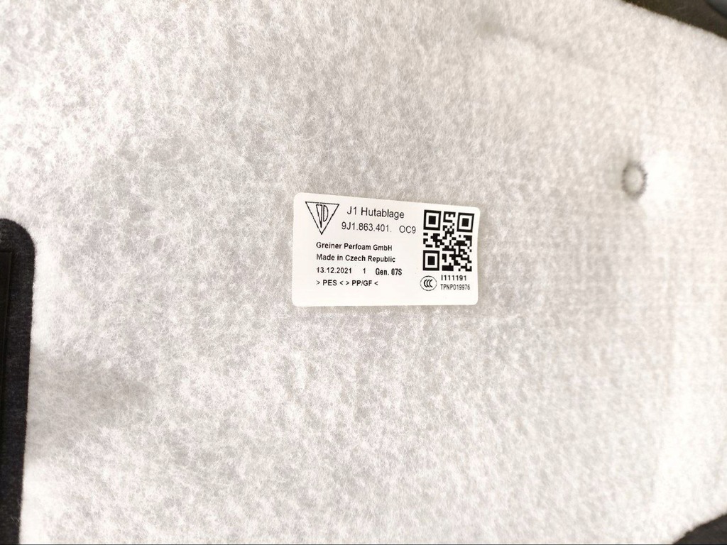 фото №9, Porsche taycan 9j1 2022 полка задняя багажника 9j1863401