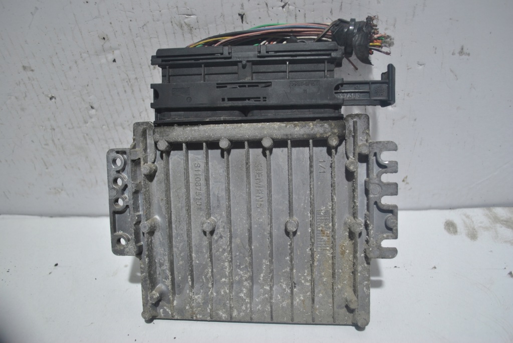 Бортовой компьютер двигателя renault scenic 1 рестайлинг  8200214973 Оригинал