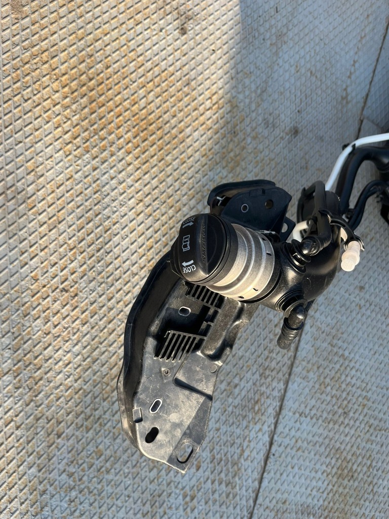 Vw multivan t7 1.4tsi hybyryda bak бак заливна горловина пального комплект 7t0201021n в Україні