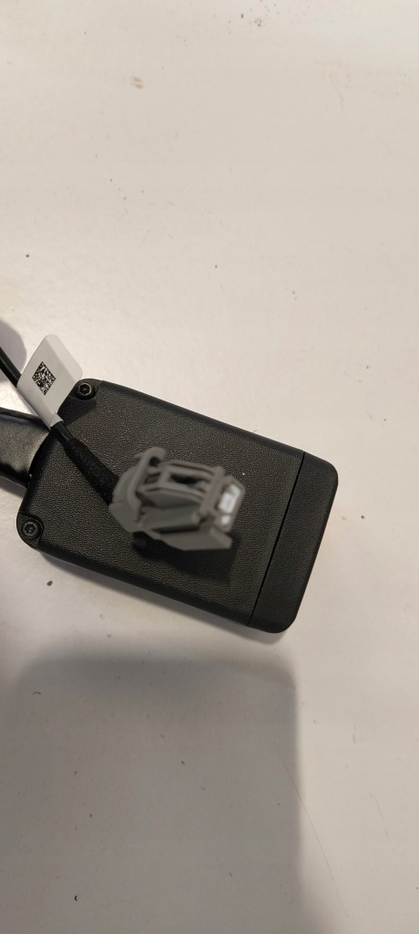 Пряжка клипса поперечина безопасности перед tesla model 3 y 17- Киев