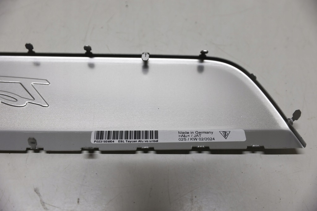 фото №6, Молдинг порог алюминиевая porsche taycan 9j1 левая 9j1 853 467 m