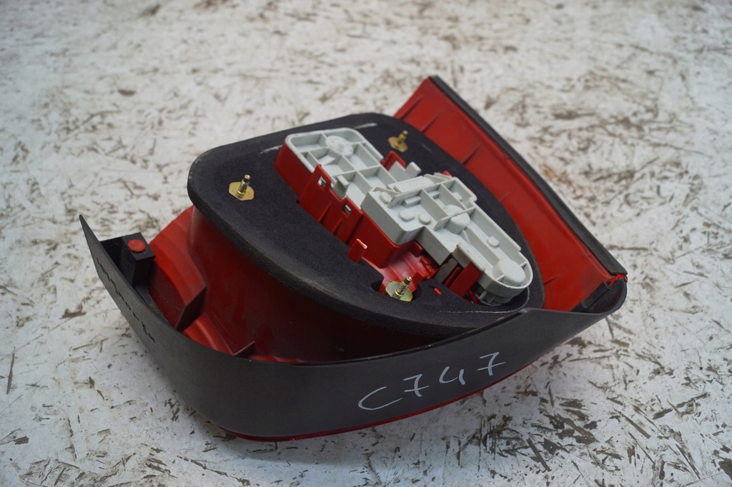 фото №10, Audi a3 8l lift лампа права задня