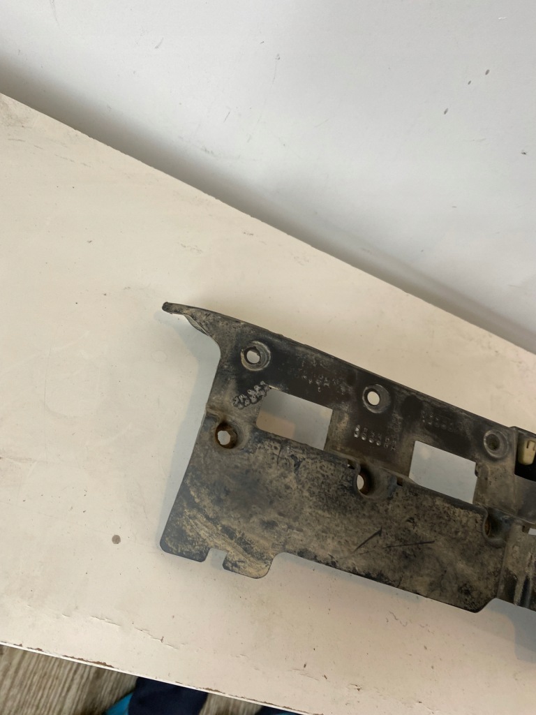 Напрямна захист бампер перед лівий cayenne 7p в Україні