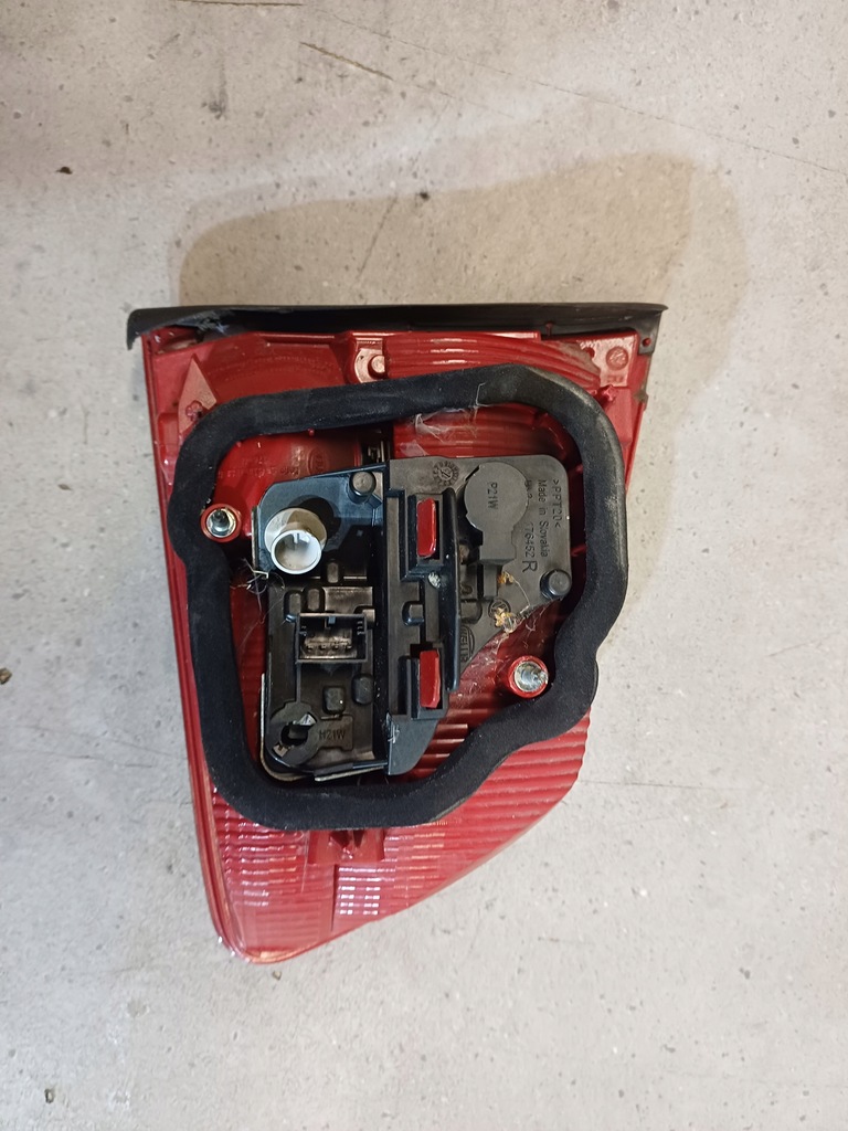 фото №5, Лампа правая w крышка vw touran ii hella