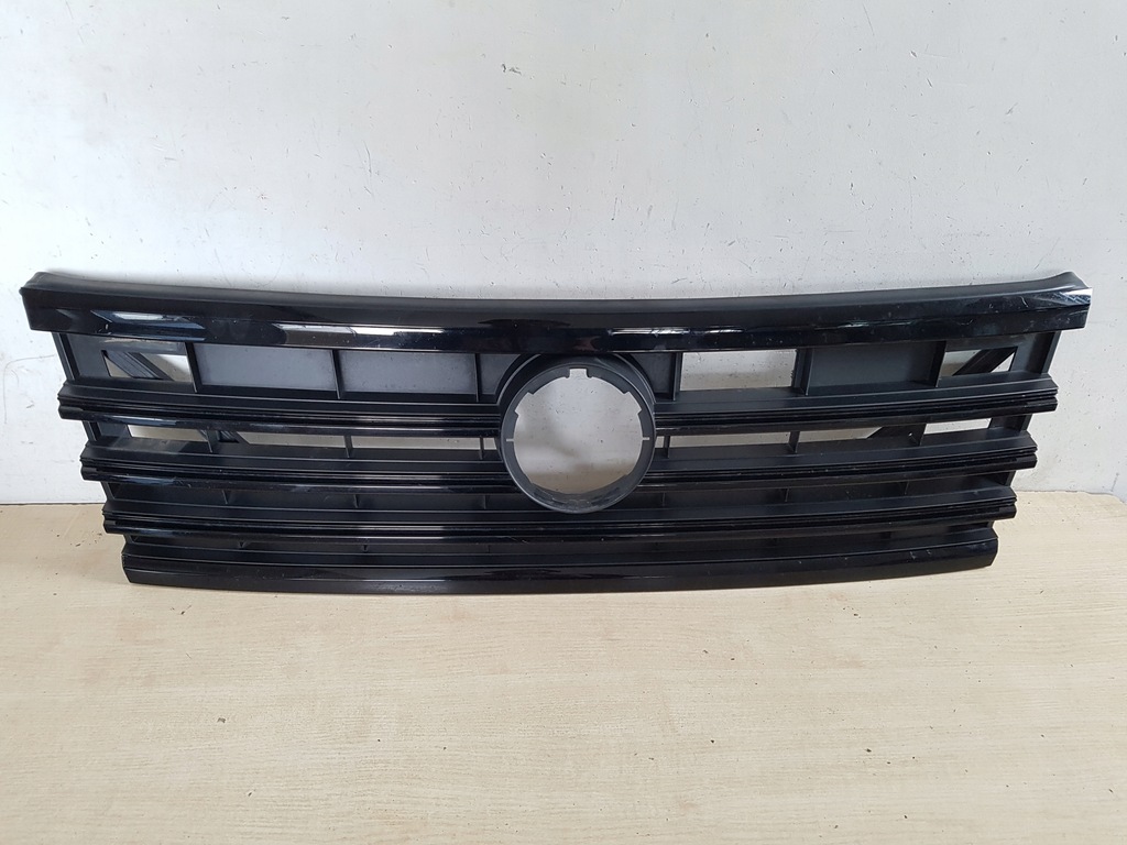 фото №1, Vw touareg 17^ r-line решётка радиатора решётка радиатора 760853653b