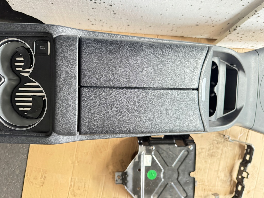 фото №5, Mercedes w447 v klasa підлокітник холодильник комплект оригінал килимок