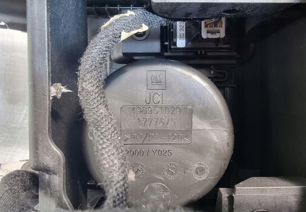 фото №13, Туннель средний подлокотник europa 13258342 opel astra iv j