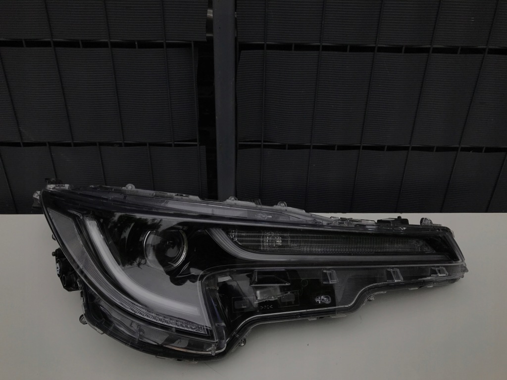 фото №1, Toyota corolla e21 права лампа перед full led 18-